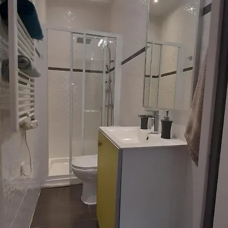 米迪运河酒店 *